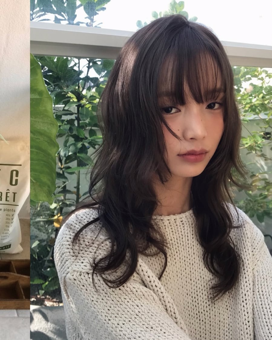 Khi kết hợp với tóc xoăn nhẹ, tổng thể mái tóc trở nên hài hòa, nữ tính nhưng vẫn hiện đại, phù hợp với nhiều dáng mặt và rất “ăn ảnh” trong những ngày đầu xuân.