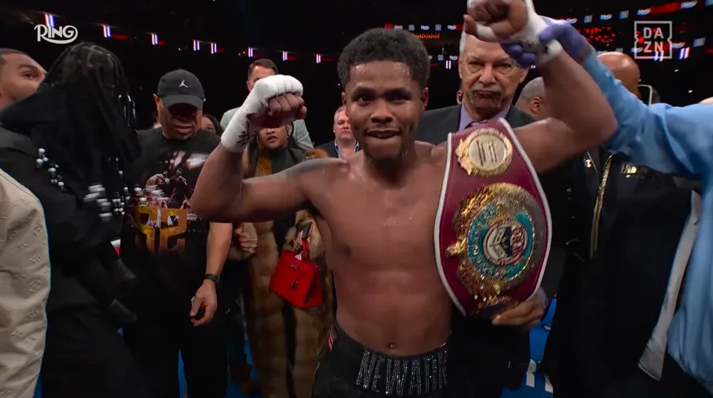 Shakur Stevenson ăn mừng chiến thắng trước Teofimo Lopez