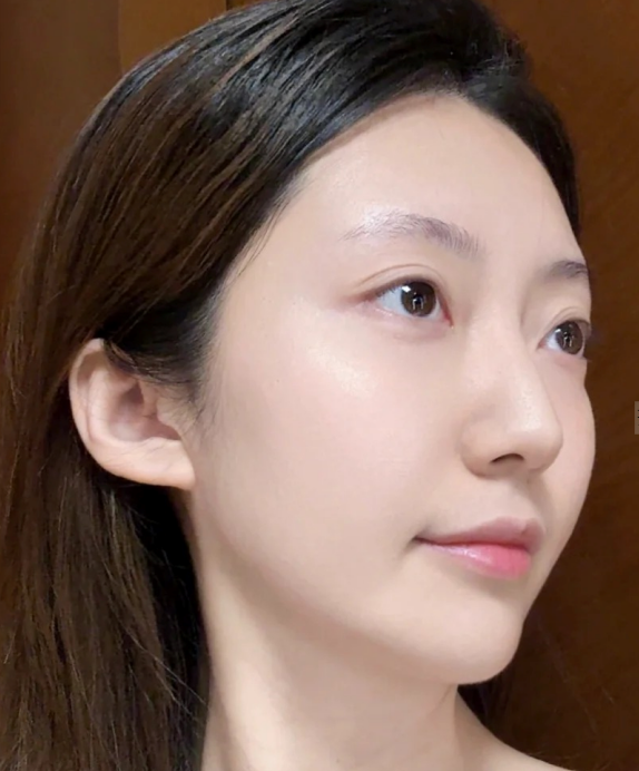 Một điểm đáng chú ý trong routine của Trác Thái Tử là cô không theo đuổi các phương pháp làm sáng nhanh dễ gây kích ứng. 