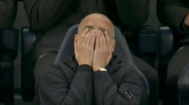 Pep tiếc nuối khi Haaland dứt điểm ra ngoài.