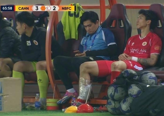 Chấn thương của Văn Hậu không quá nghiêm trọng.