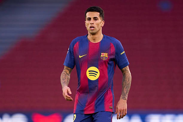 Barcelona ký hợp đồng với người cũ Joao Cancelo theo dạng cho mượn.
