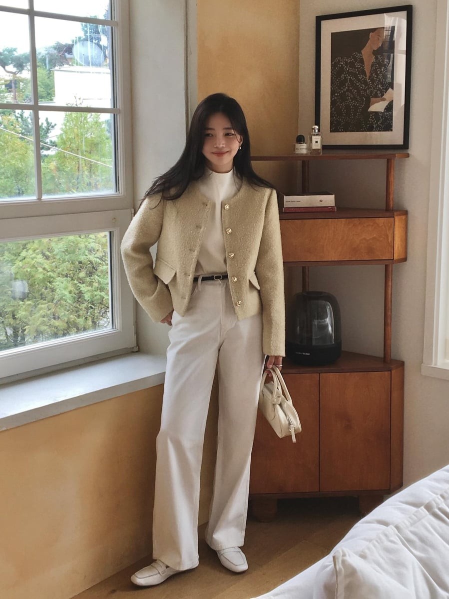 So với những phiên bản truyền thống, loafer năm 2026 có thiết kế mềm mại hơn, đế giày vừa phải và phom dáng hiện đại. 