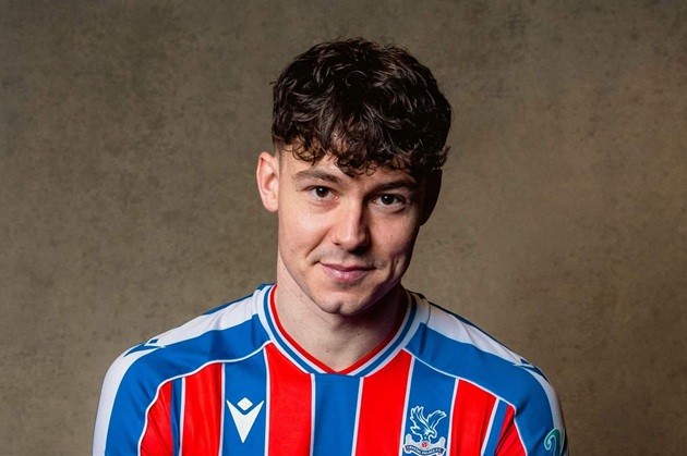 Strand Larsen đã đến Palace.