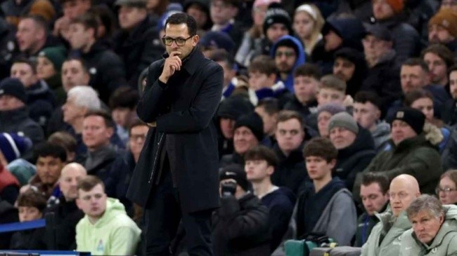 HLV Liam Rosenior cùng Chelsea đại chiến Arsenal.