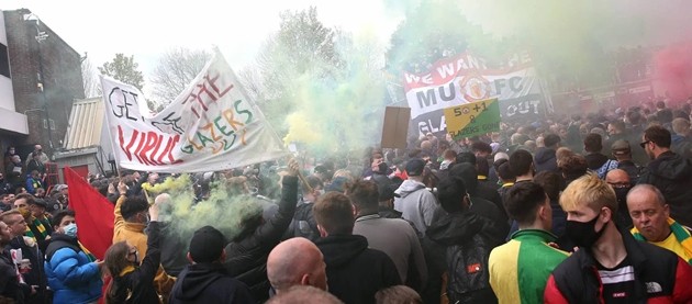 CĐV Man United biểu tình phản đối giới chủ CLB.