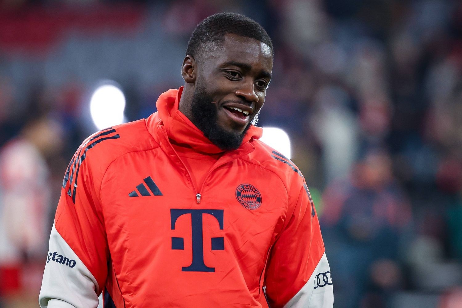 Upamecano thay đổi quyết định vào phút chót.