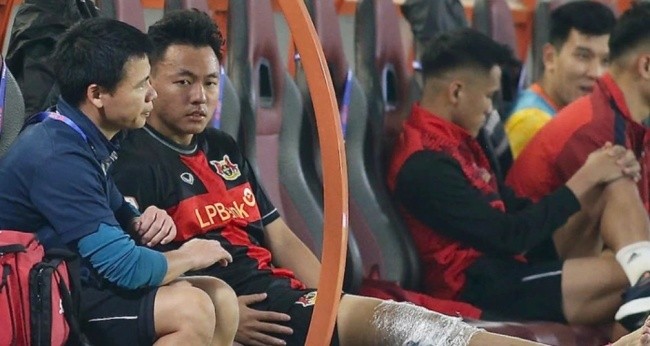 Thái Sơn dính chấn thương nặng.