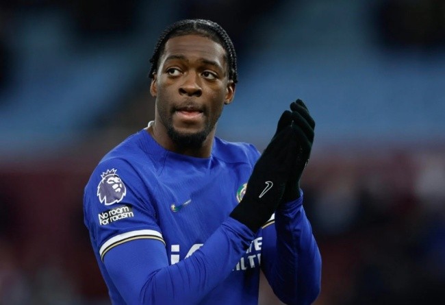 Axel Disasi trong màu áo Chelsea.