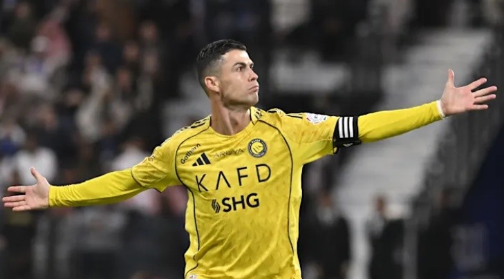 Ronaldo cân nhắc rời Ả Rập.