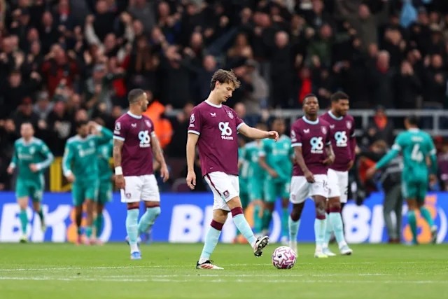 Burnley vẫn chưa thắng trận nào kể từ ngày 26 tháng 10.