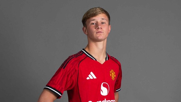 Lời giải cho tương lai hàng tiền vệ Man United?