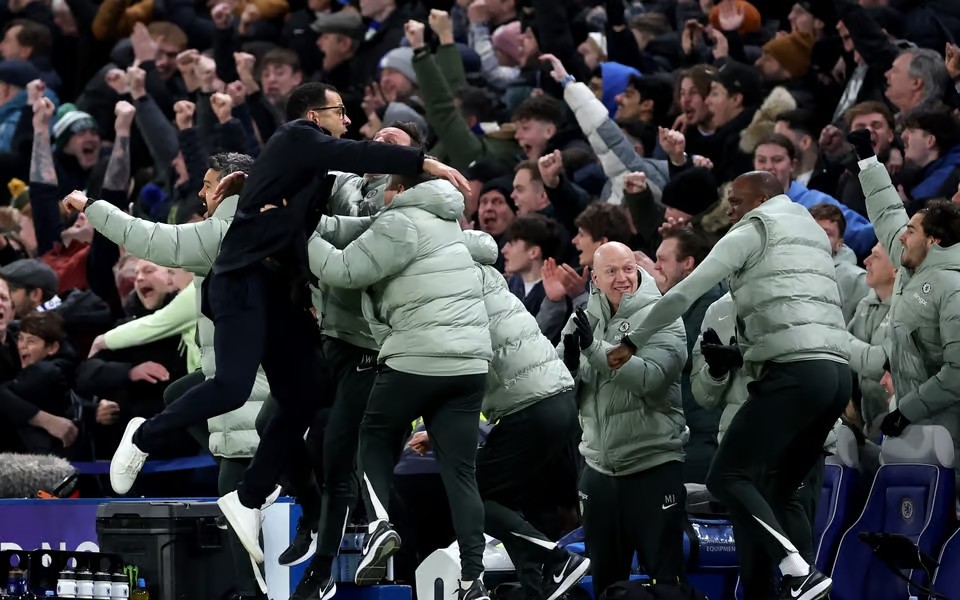HLV Liam Rosenior muốn Chelsea ngược dòng tại Emirates.