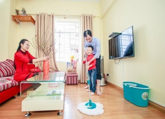 Phong tục “quét bụi” mỗi dịp cuối năm đã trở nên quen thuộc với nhiều gia đình. 