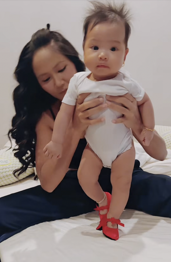 con-gai-hhen-nie-gay-sot-voi-bieu-cam-hai-huoc-khi-di-giay-cao-got-417b6a8a8c5b4582854e5ddf46d9cd79-289