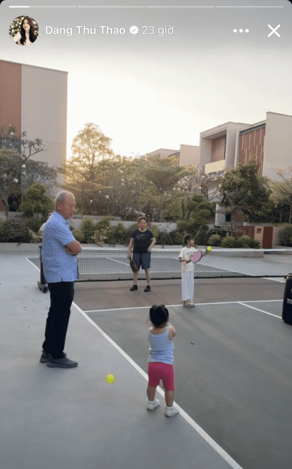 Hoa hậu Đặng Thu Thảo hiếm hoi khoe bố mẹ chồng quyền lực