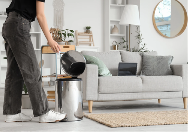 Thùng rác để ngay cửa chính là đang đuổi khéo vận may của gia đình trong năm 2026.  (Ảnh minh họa)