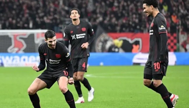 Leverkusen đánh bại St. Pauli.