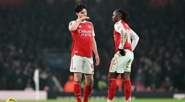 Chelsea đối phó tốt với bài đá phạt góc của Arsenal.