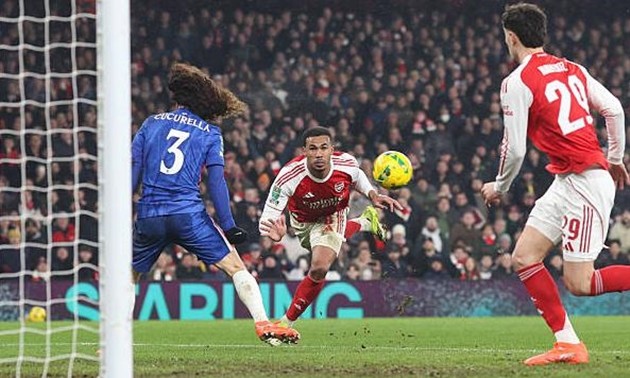 Marc Cucurella cứu thua cho Chelsea.