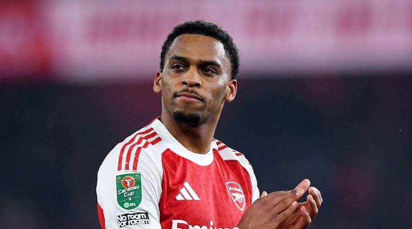 Jurrien Timber - 8 điểm: Cực kỳ mạnh mẽ khi cầm bóng đột phá và chắc chắn trong vai trò hậu vệ bó vào trong. Dẫn đầu về số lần cắt bóng và khiến Chelsea hoàn toàn bế tắc bên cánh của mình.