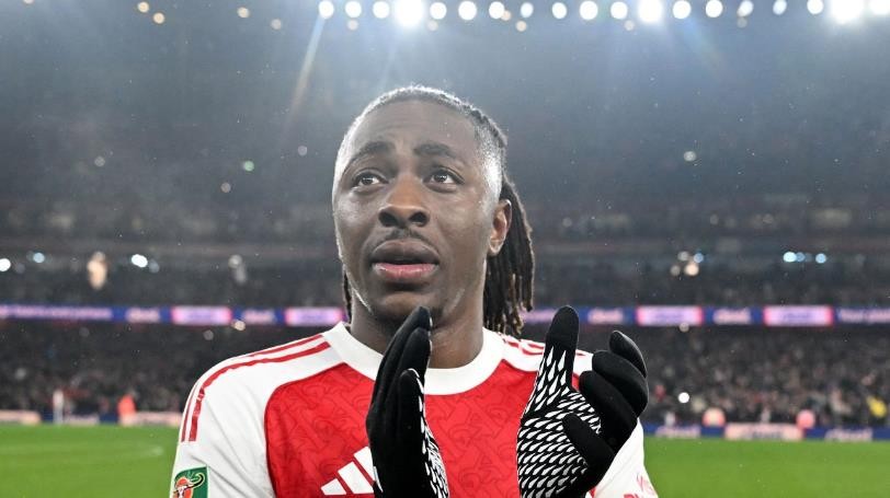 Eberechi Eze - 5 điểm: Cơ hội lớn khi Martin Odegaard chấn thương nhưng anh đã thất bại trong việc nắm bắt nó với màn trình diễn mờ nhạt đáng thất vọng. Không có nổi một lần chạm bóng trong vòng cấm Chelsea và gặp khó khăn trong việc giúp Arsenal triển khai bóng ở trung lộ.