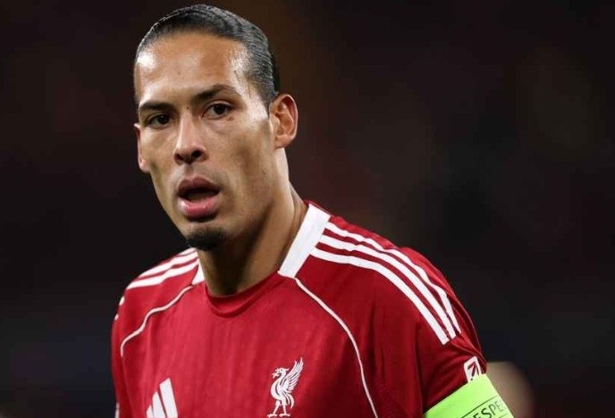 Van Dijk khẳng định nội bộ Liverpool đoàn kết.