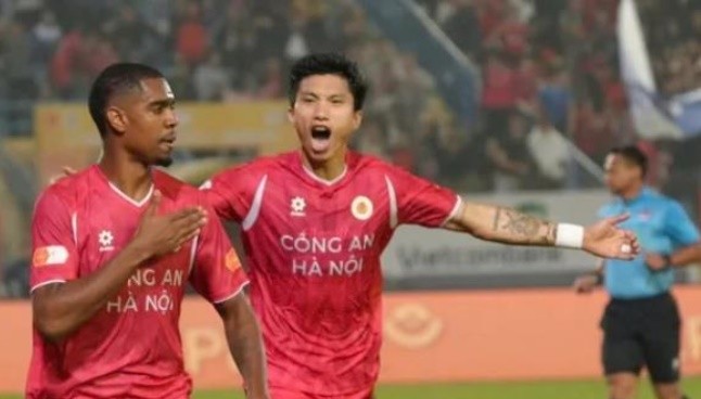 Hậu vệ quê Thái Bình ghi dấu ấn rõ nét trong chiến thắng của CAHN.