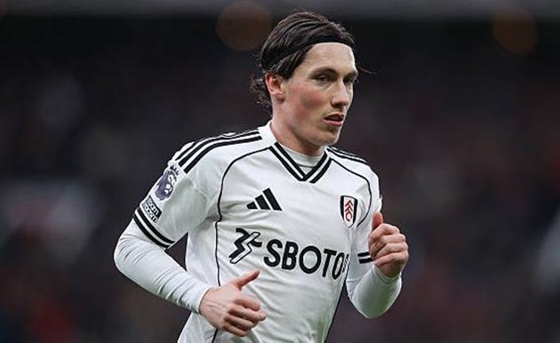 Harry Wilson gây ấn tượng trong màu áo Fulham.
