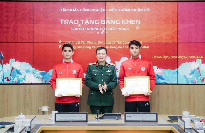 Văn Khang, Công Phương được Bộ quốc phòng vinh danh.