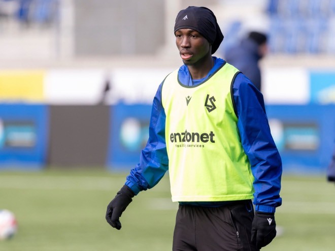 Sekou Kone gây ấn tượng mạnh ngay khi rời MU.