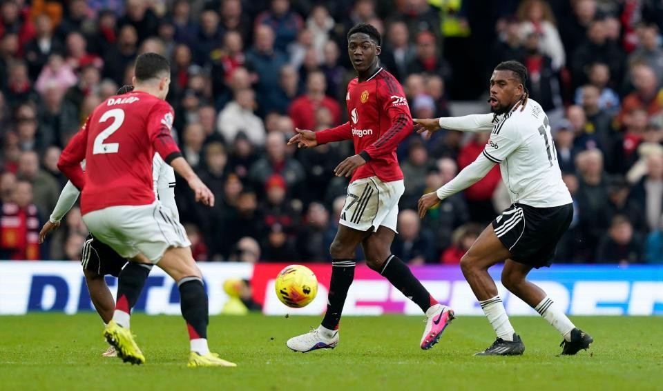 Tài năng Mainoo được trả lại tự do.