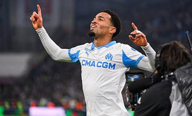 Ethan Nwaneri lên tiếng về tương lai trở lại Arsenal.