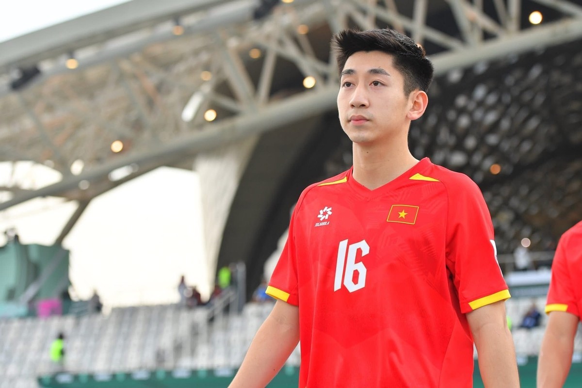 HLV Chu Đình Nghiêm khẳng định Nhật Minh sẽ tiếp tục gắn bó với Hải Phòng. Ảnh: FBNV.