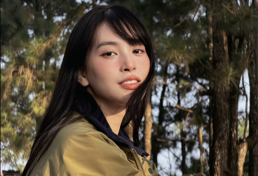 Việc chăm sóc đồng đều từ mặt đến cổ giúp làn da trông trẻ trung, mịn màng hơn và hạn chế tình trạng chảy xệ, kém săn chắc.

