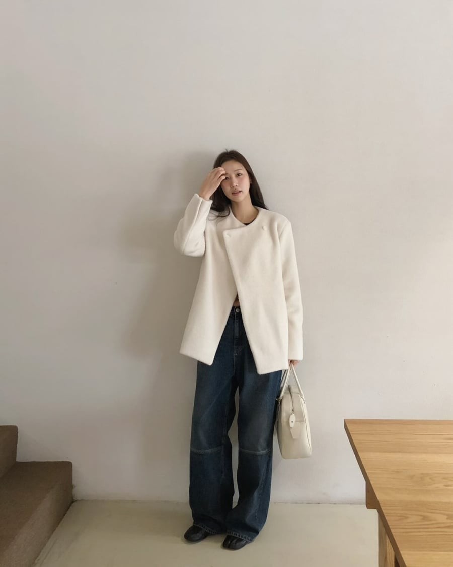 Quần jeans suông từ lâu đã vượt qua giới hạn của một món đồ cơ bản để trở thành biểu tượng của phong cách trẻ trung và năng động. 