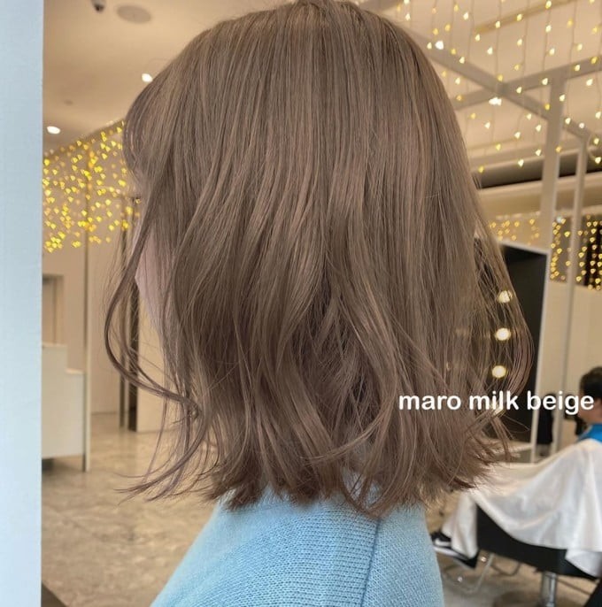 e trà sữa là lựa chọn nhẹ nhàng dành cho những mái tóc bạc ít, mật độ chưa quá dày.