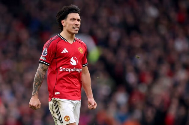 Đẳng cấp của Martinez giúp MU bay cao trên BXH Ngoại hạng Anh.