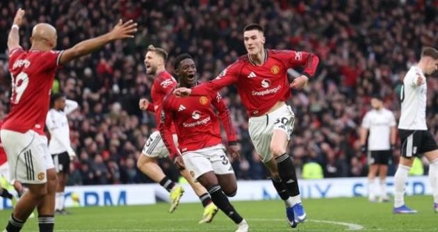 MU đang bay cao dưới sự dìu dắt của Carrick.