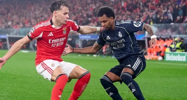Rodrygo ở trận đấu với Benfica.