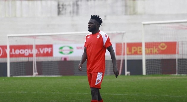 Moses Oloya hiện đang thử việc tại Hải Phòng.