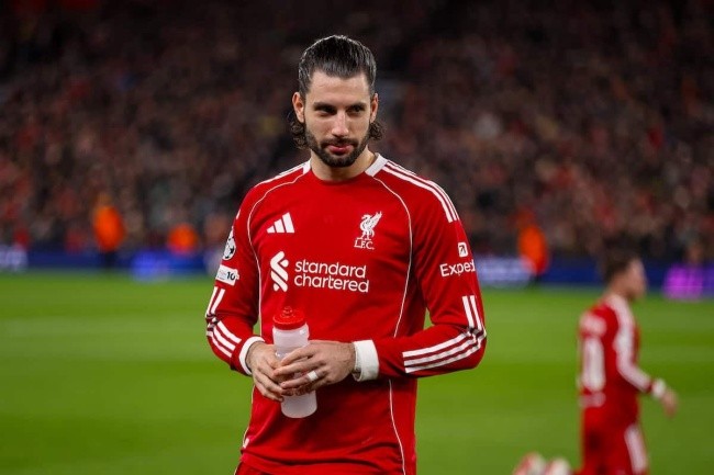 Ngôi sao người Hungary có thể đá cánh phải trước Man City.