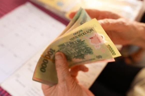 Tùy từng trường hợp cụ thể, mức tiền lương được tạm ứng và thời điểm tạm ứng sẽ có quy định và cách áp dụng khác nhau.