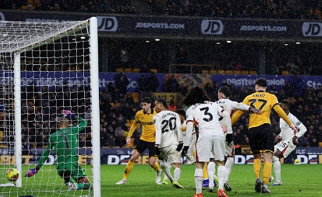 Wolves chỉ có thể gỡ lại 1 bàn.,