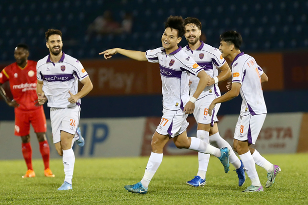 Becamex TP.HCM thua ngược PVF-CAND dù dẫn trước trân sân nhà. Ảnh: Báo Thanh Niên