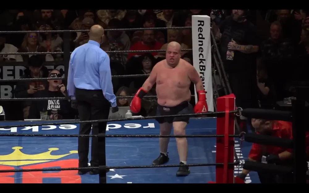 Big A liên tục bị đánh ngã, nhưng anh lại đứng dậy (và đứng dậy lần nữa)