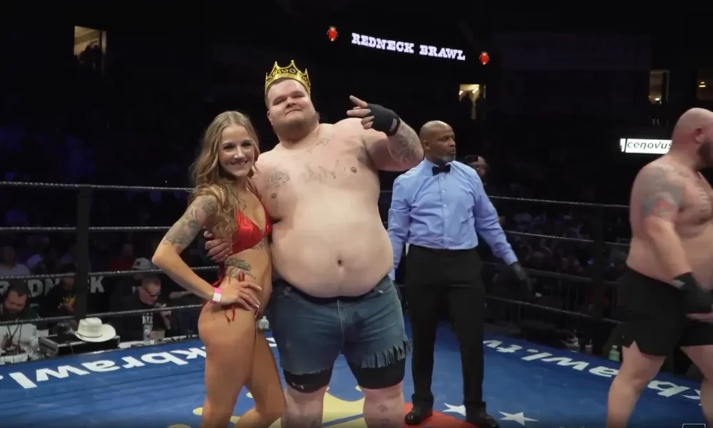 Big Daddy T ăn mừng chiến thắng tại Redneck Brawl 12