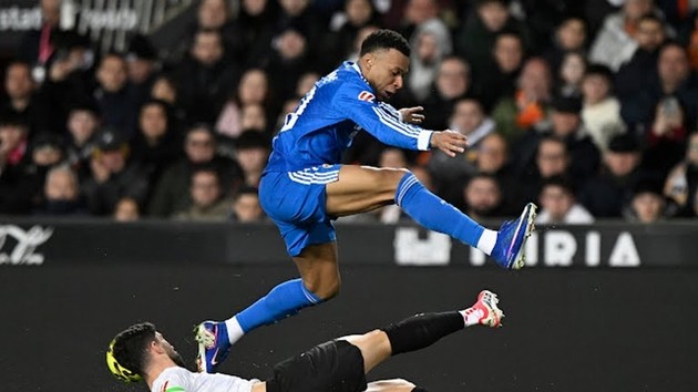 Mbappe tỏa sáng đúng lúc.