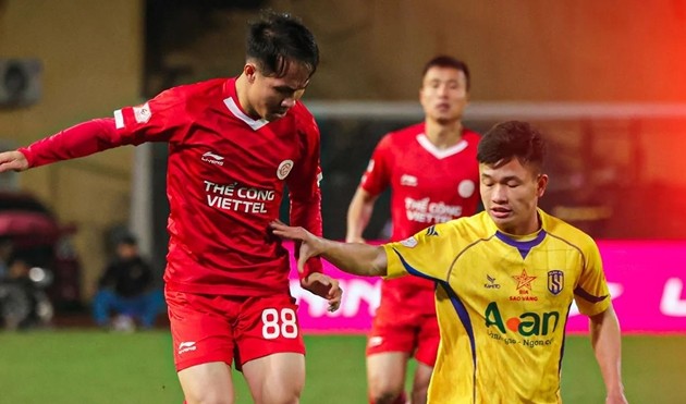 Những đội bóng lớn liên tục mất điểm dù được đánh giá cao hơn.