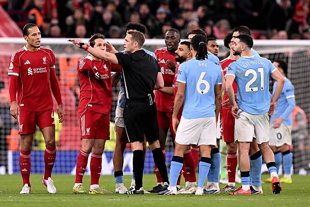 Liverpool thất thủ trên sân nhà.